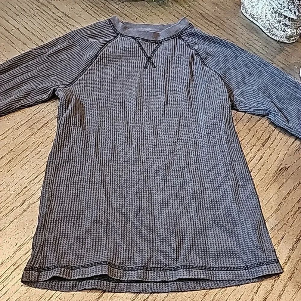 Long sleeve gray thermal shirt size S 6/7